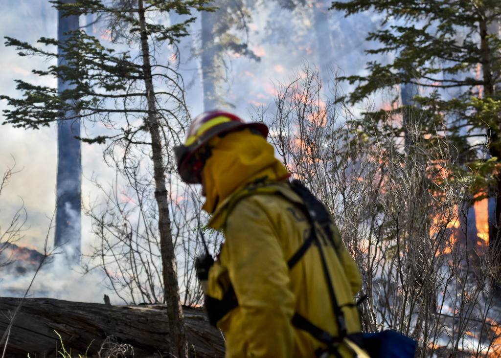 Lake Fire burns Pacific Crest Trail segment, forcing detours | 89.3 KPCC