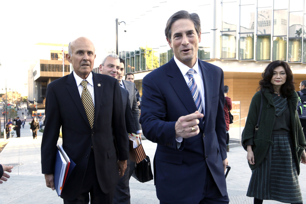 Ex Sheriff Corruption Former Los Angeles County Sheriff Lee Baca, left, his attorney Nathan Hochman, center, and Baca's wife Carol leave federal court in Los Angeles, Monday, Dec. 19, 2016, after the prosecution and defense presented their closing arguments and the case went to the jury.