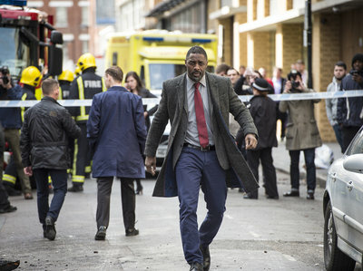 Idris Elba Idris Elba plays John Luther in the BBC America television series Luther. Elba is frequently mentioned as the best current example of