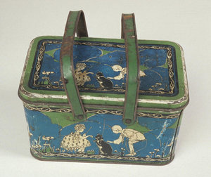 11.18.12.02_525_custom-278c3943b56ddb3c7f9c0f6ac4889291bd7927df-s300-c85.jpg This tin-plated steel lunch box was manufactured by the Ohio Art Company in the 1920s.