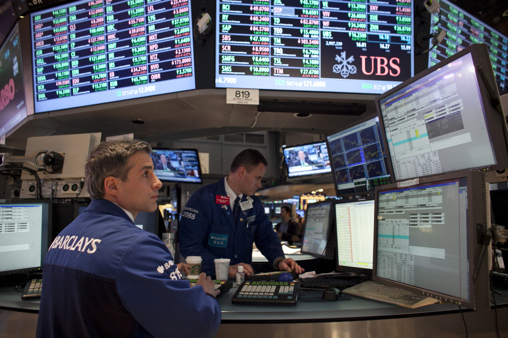 Dow Jones Industrial Average Rises For 10th Day In Row Traders work on the floor of the New York Stock Exchange March 14, 2013 in New York City. The Dow rose for a 10th straight day, in the longest streak since 1996.
