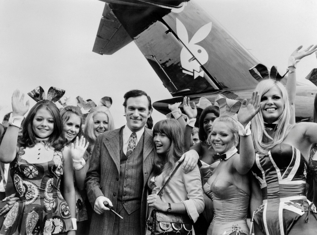 FRANCE-HEFNER-PLAYBOY A photo taken on August 30, 1970 shows Playboy publisher Hugh Hefner, his girlfriend actress Barbara Benton and other playmates arriving at Le Bourget airport with the Playboy jet