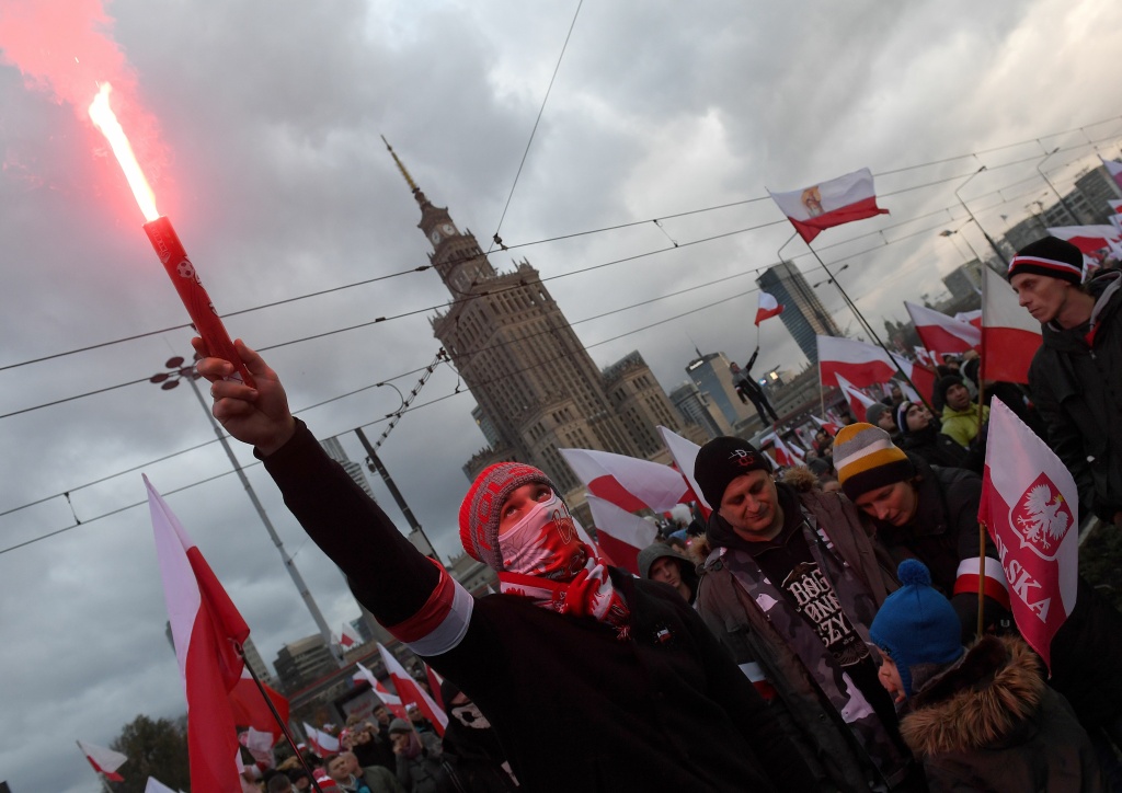 POLAND-INDEPENDENCE-DEMO Demonstrators burn flares and wave Polish flags during the annual march to commemorate Poland's National Independence Day in Warsaw on November 11, 2017.
Poland's National Independence Day commemorates the anniversary of the Restoration of a Polish State in 1918. / AFP PHOTO / JANEK SKARZYNSKI (Photo credit should read JANEK SKARZYNSKI/AFP/Getty Images)