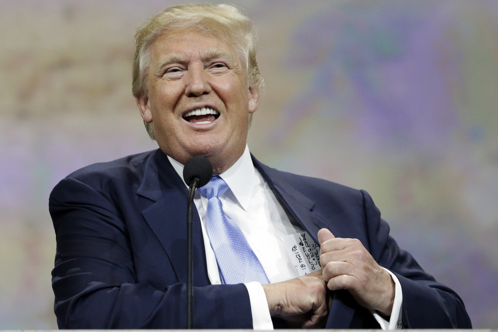 gop_2016_guns.jpg Donald Trump has signed a non-binding loyalty pledge with the Republican National Committee not to run as a third party candidate