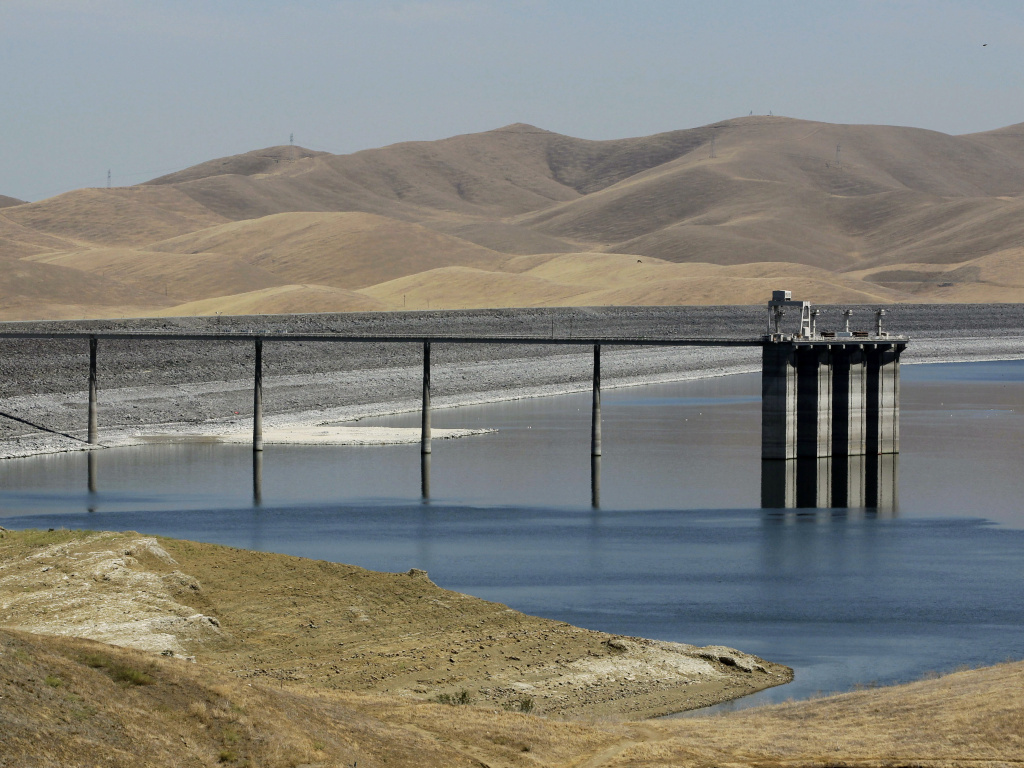 Low water levels, like at this reservoir near Gustine, Calif., bring birds and mosquitoes together and help transmit West Nile virus to humans. Low water levels, like at this reservoir near Gustine, Calif., bring birds and mosquitoes together and help transmit West Nile virus to humans.