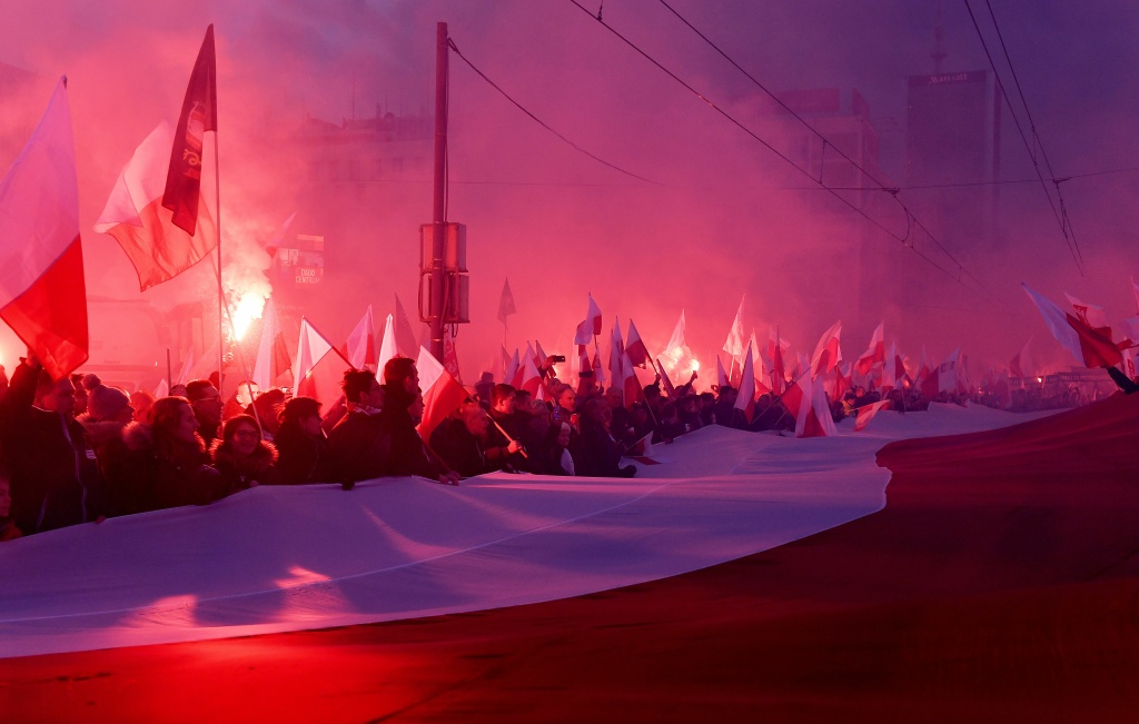 POLAND-INDEPENDENCE-DEMO Demonstrators burn flares and wave Polish flags during the annual march to commemorate Poland's National Independence Day in Warsaw on November 11, 2017.
Poland's National Independence Day commemorates the anniversary of the Restoration of a Polish State in 1918. / AFP PHOTO / JANEK SKARZYNSKI (Photo credit should read JANEK SKARZYNSKI/AFP/Getty Images)