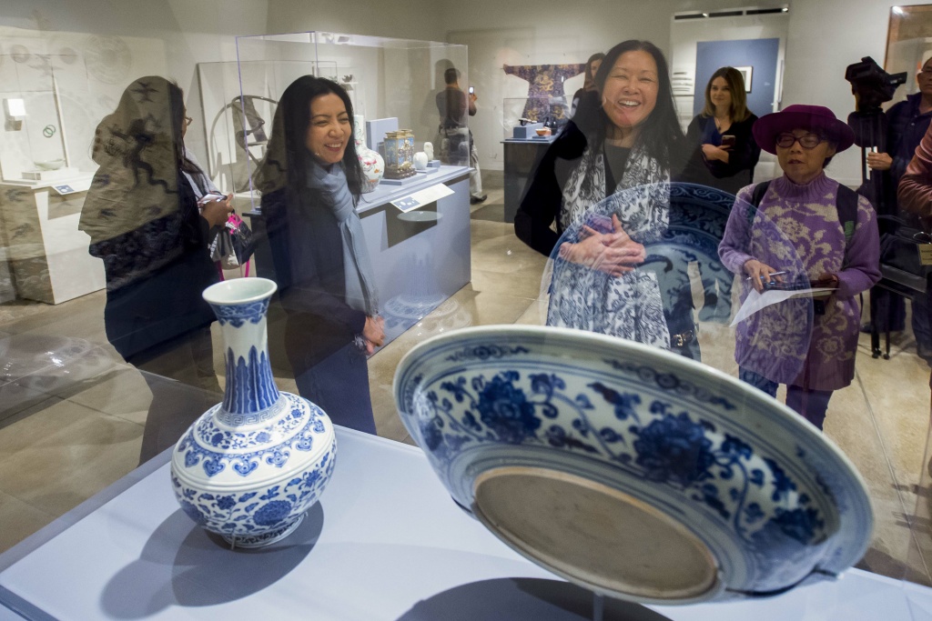 Christina Yu Yu (left), director of the USC Pacific Asia Museum, points out a cobalt-oxide porcelain charger and vase from the early Ming dynasty. Christina Yu Yu (left), director of the USC Pacific Asia Museum, points out a cobalt-oxide porcelain charger and vase from the early Ming dynasty.