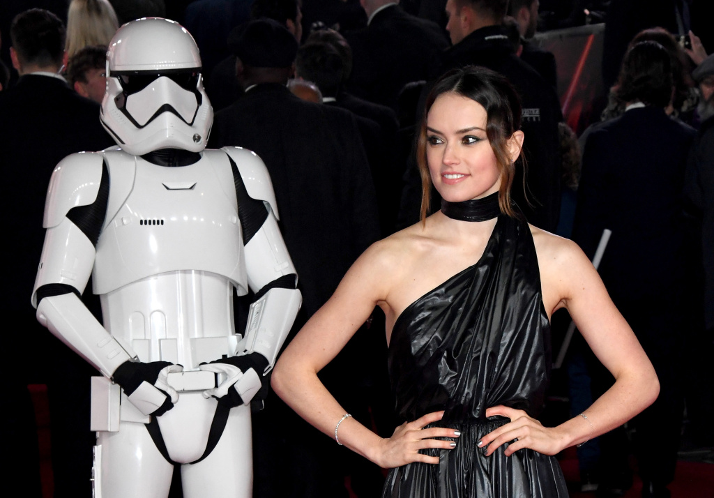 'Star Wars: The Last Jedi' European Premiere - Red Carpet Arrivals LONDON, ENGLAND - DECEMBER 12: Actress Daisy Ridley attends the European Premiere of 'Star Wars: The Last Jedi' at Royal Albert Hall on December 12, 2017 in London, England. (Photo by Stuart C. Wilson/Getty Images)