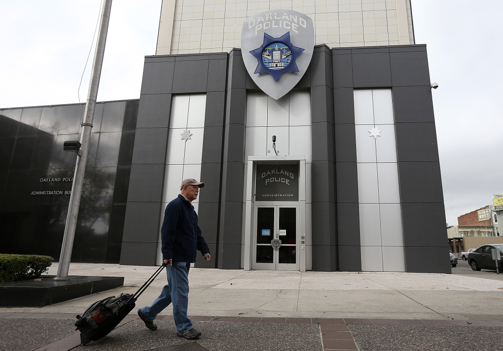 Oakland neighborhoods hire private security guards 89.3 KPCC