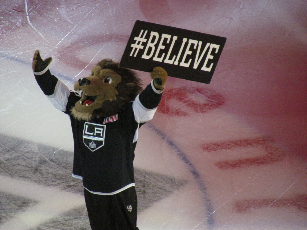 los angeles kings hockey mascot lion