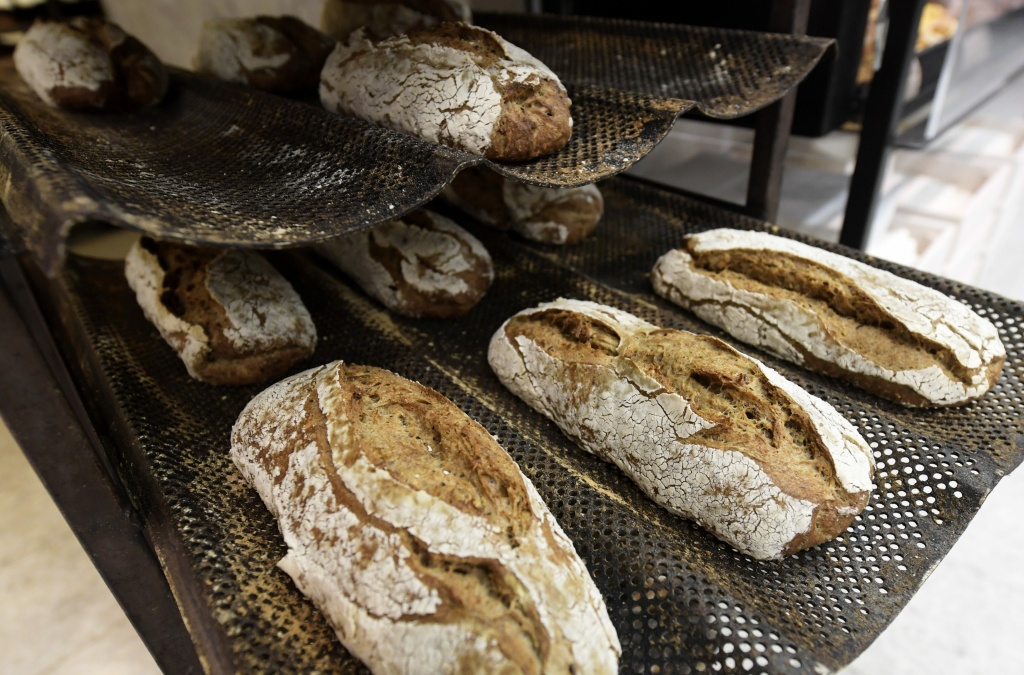 FINLAND-FOOD-INSECTS Newly baked protein rich bug breads are taken out from an oven in the Prisma hypermarket early Friday morning, November 24, 2017 in Helsinki, Finland.