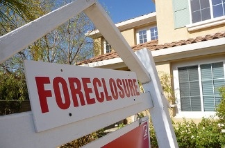Mercer 13320 A California state law to protect homeowners is backfiring—foreclosure lawyers can’t legally get any money until the case is done, so lawyers leery of losing or getting sued aren’t taking cases at all.