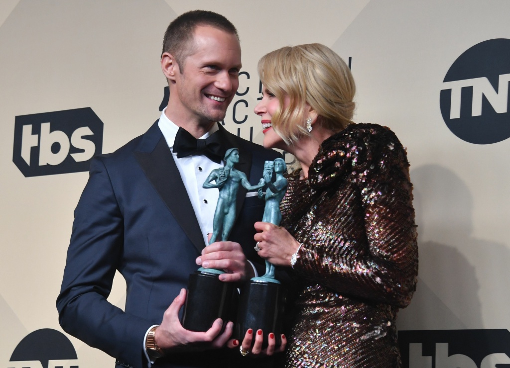 US-ENTERTAINMENT-SAG-FILM-AWARDS-PRESSROOM Alexander Skarsgård and Nicole Kidman pose with their trophy for Best Actor/Actress in a Miniseries or Movie in the press room at the 24th Annual Screen Actors Guild Awards at the Shrine Exposition Center on January 21, 2018 in Los Angeles, California.