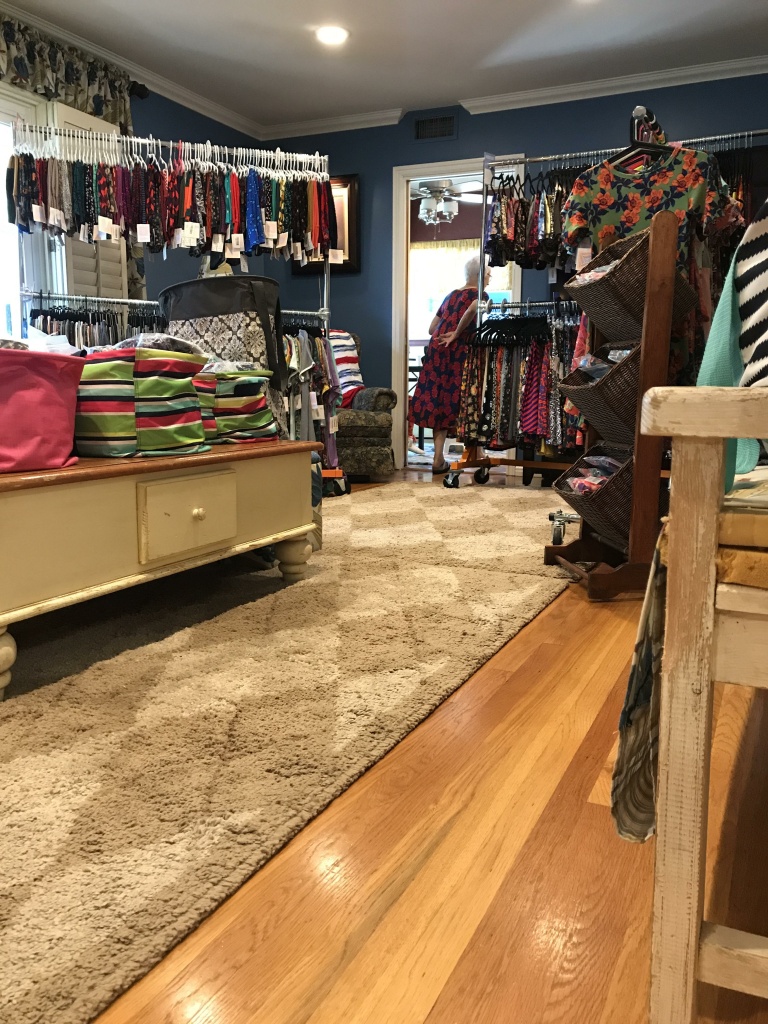 LuLaRoe It costs about $5000 to become a LuLaRoe retailer, and pop-up parties are a key way to move merchandise, says CEO DeAnne Stidham, who created the company.