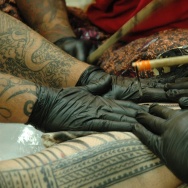 Off Ramp Audio This Garden Grove Tattoo Shop Is One Of The Only Places To Get A Proper Samoan Tattoo 89 3 Kpcc