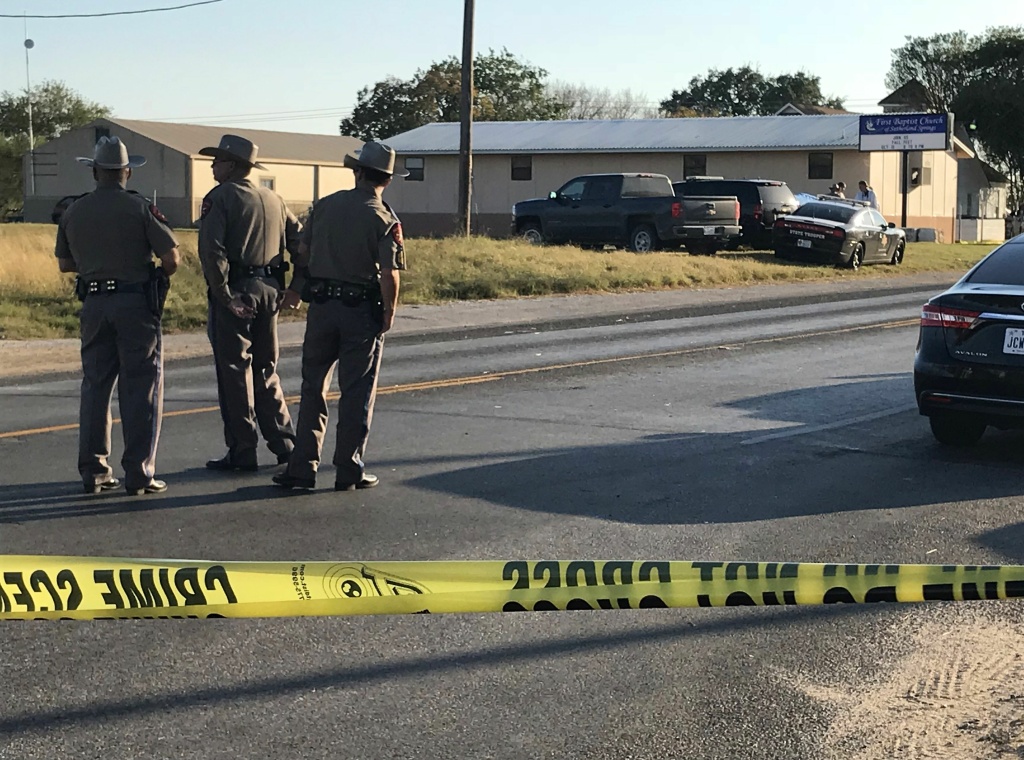 US-CRIME-SHOOTING Police block a road in Sutherland Springs, Texas, on November 5, 2017, after a mass shooting at the the First Baptist Church.