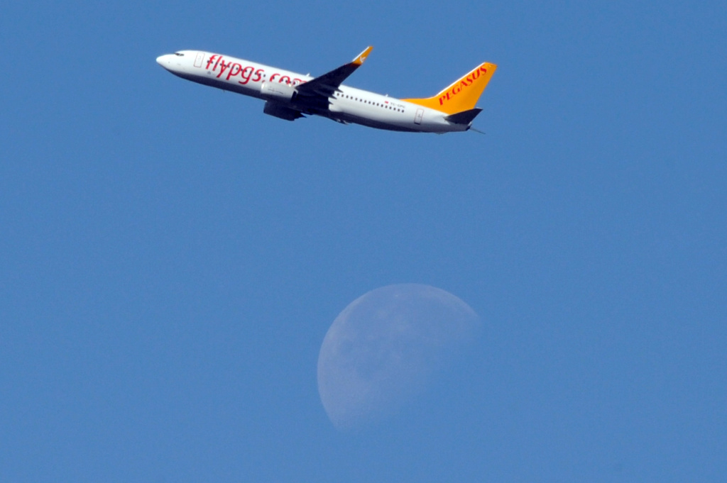 A US Boeing 737 of Turkish low cost airl A US Boeing 737 for Pegasus Airlines flies over southwestern France, on May 11, 2012.