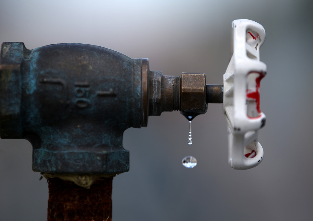 California drought - generic water use - Residential Recycled Water Fill Stations Offer Water For Reuse On Lawns And Gardens