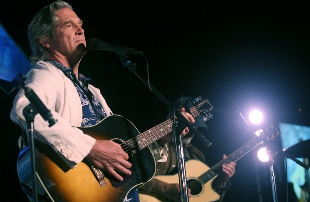 Mercer 20472 Actor Jeff Bridges performs at the Annual SeaChange Summer Party To Benefit Oceana on September 10, 2010 in Laguna Beach, California.