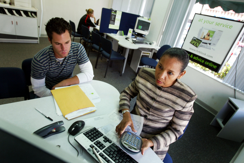 H & R Bails Out Last Minute Filers A new Pew Study shows that the gender pay gap is closing, though challenges lie ahead. It also found that minority women aspire to be boss at higher percentages than white women.