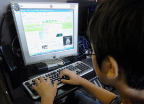A new study shows that playing with a computer or doing computerized testing probably does not make people smarter.