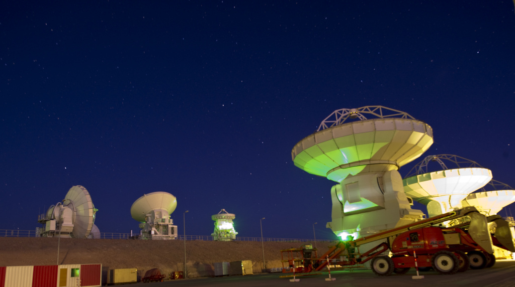 Radio telescope antennas of the ALMA ( A Radio telescope antennas of the ALMA (Atacama Large Millimeter/submillimeter Array) project, in the Chajnantor plateau, Atacama desert, some 1500 km north of Santiago.