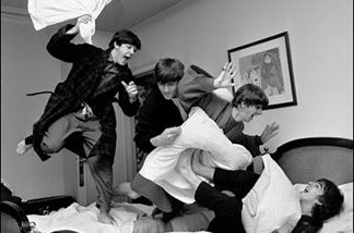 Mercer 7831 Harry Benson encouraged the Beatles to have a pillow fight the night